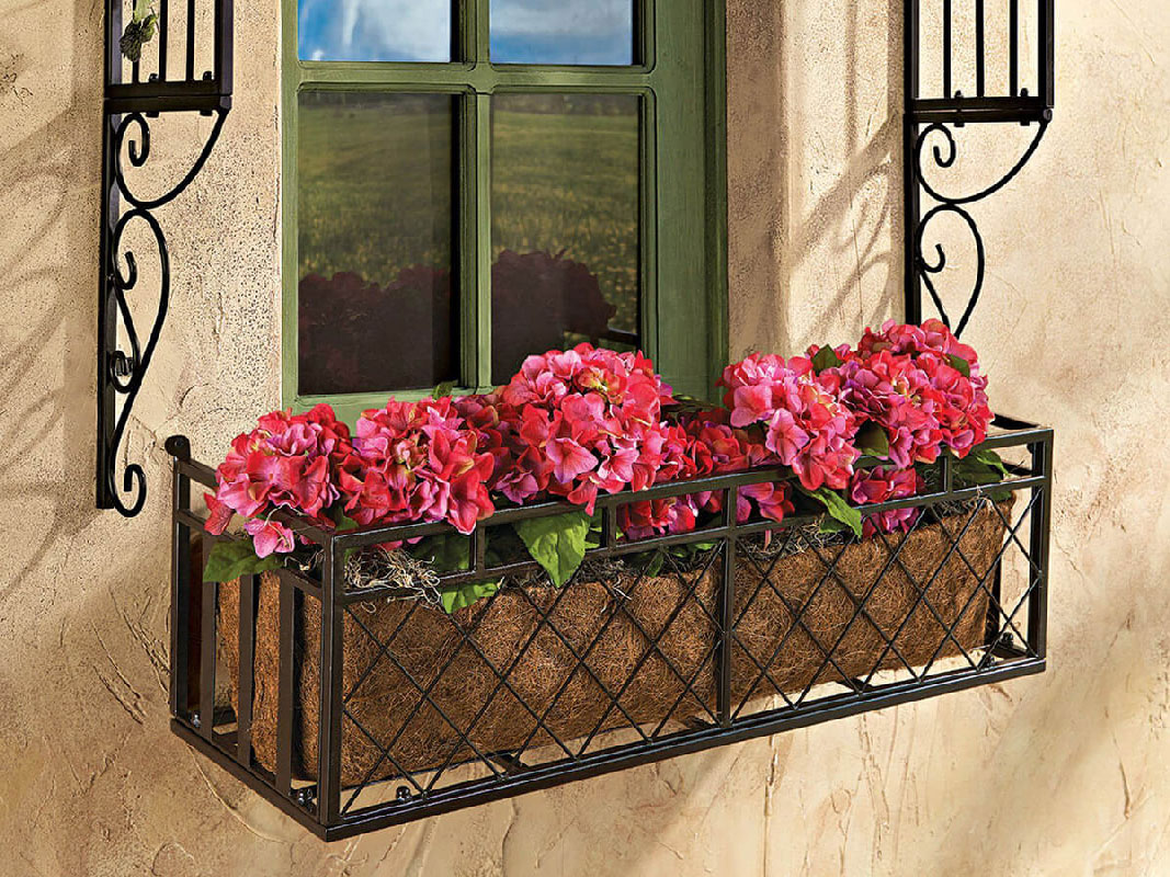Цветочные ящики на балконе фото